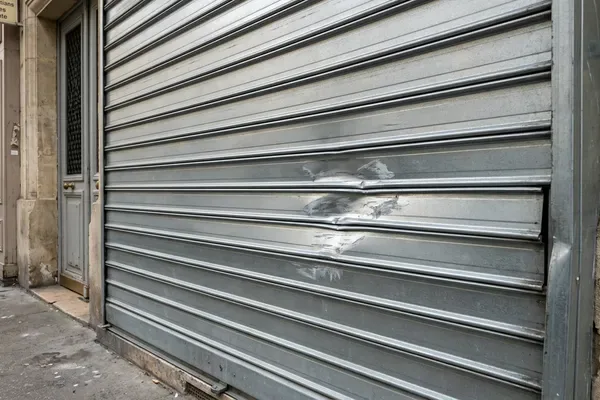 Réparation de rideau métallique à Marseille 13